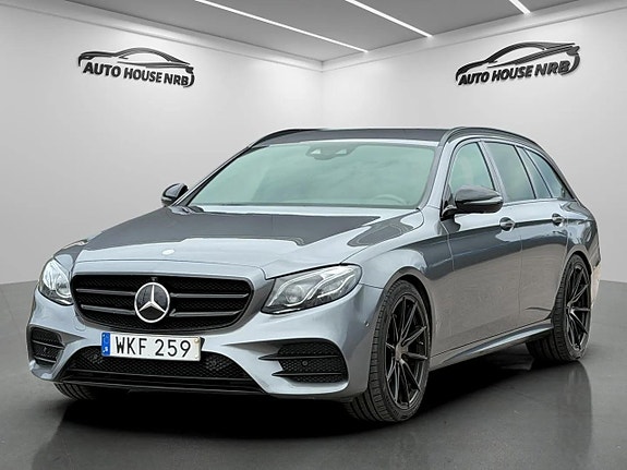 Mercedes-Benz E220 3 of 5