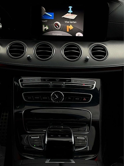 Mercedes-Benz E220 19 of 27