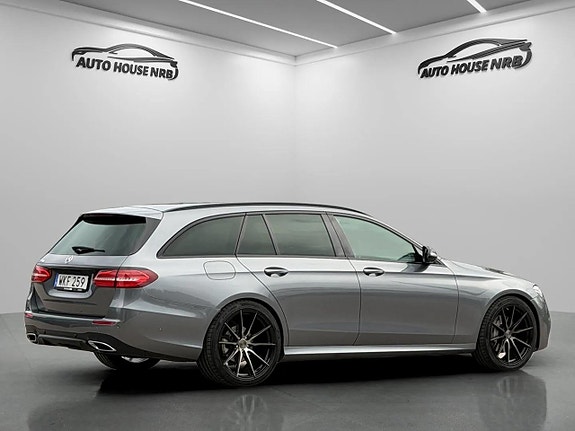 Mercedes-Benz E220 9 of 27