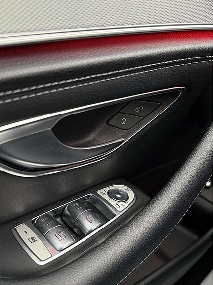 Mercedes-Benz E220 23 of 27