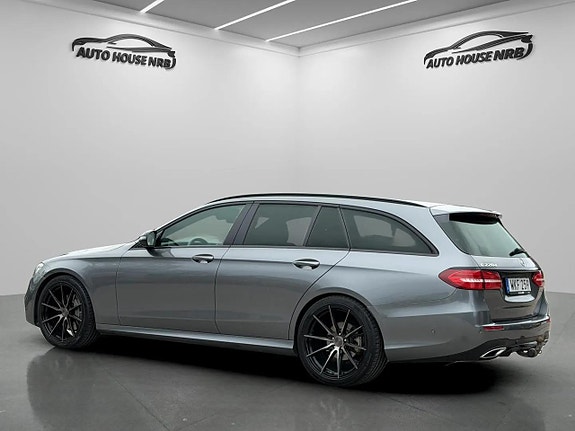 Mercedes-Benz E220 13 of 27