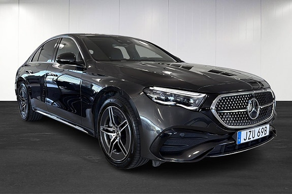 Mercedes-Benz E300 de 2 of 12