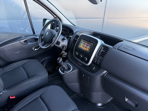 Renault Trafic 19 of 24