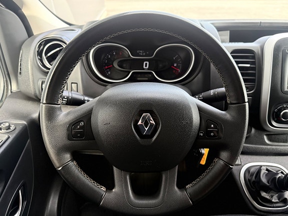 Renault Trafic 17 of 26
