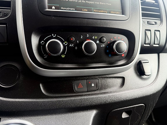 Renault Trafic 22 of 26