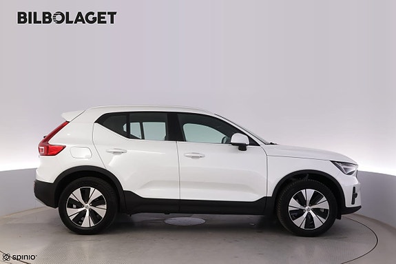 Volvo XC40 2 of 5