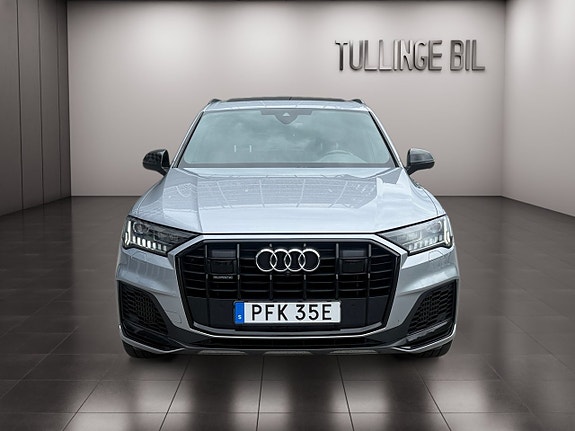 Audi Q7 2 of 5