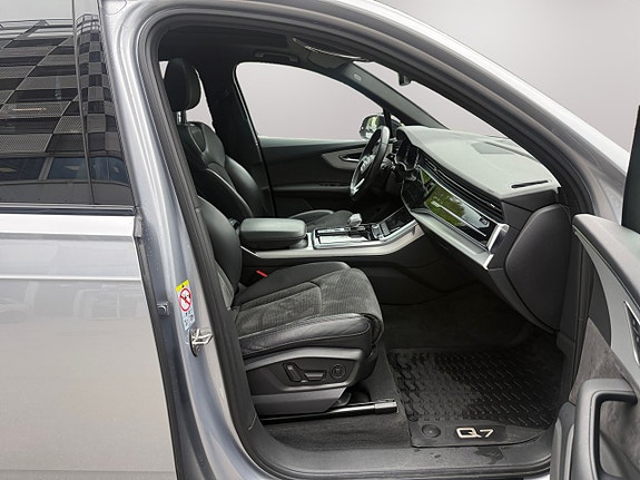 Audi Q7 13 of 24