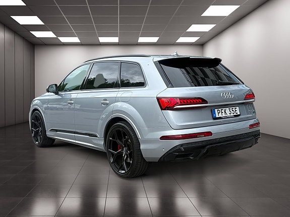 Audi Q7 3 of 5