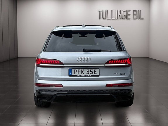Audi Q7 4 of 5