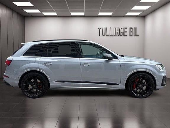 Audi Q7 4 of 5