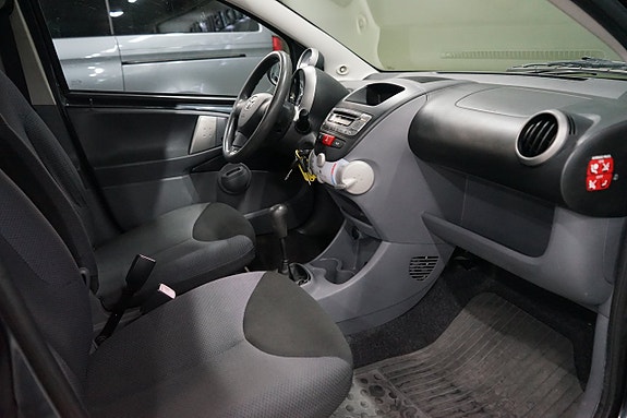 Toyota Aygo 7 of 11
