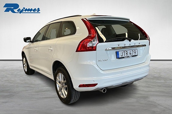 Volvo XC60 2 of 5