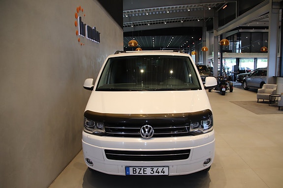 Volkswagen Multivan 2 of 5