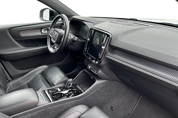 Volvo XC40 10 of 15