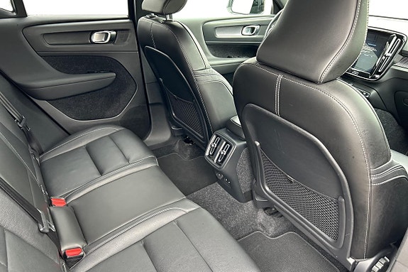 Volvo XC40 11 of 15