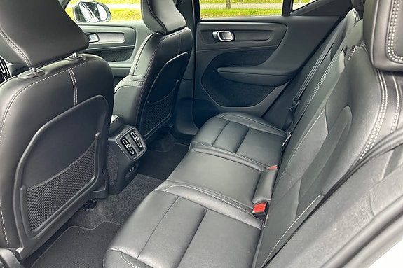 Volvo XC40 12 of 15