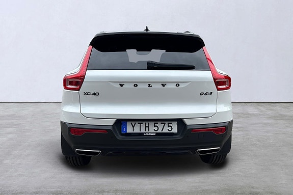 Volvo XC40 5 of 15