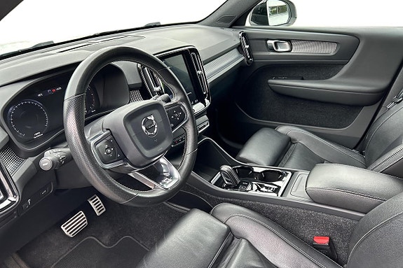 Volvo XC40 8 of 15