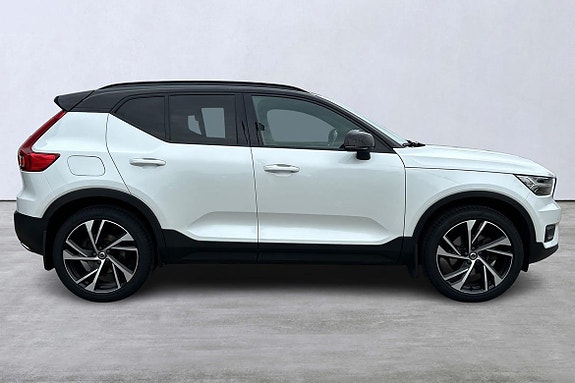 Volvo XC40 3 of 15