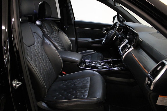 Kia Sorento 12 of 17