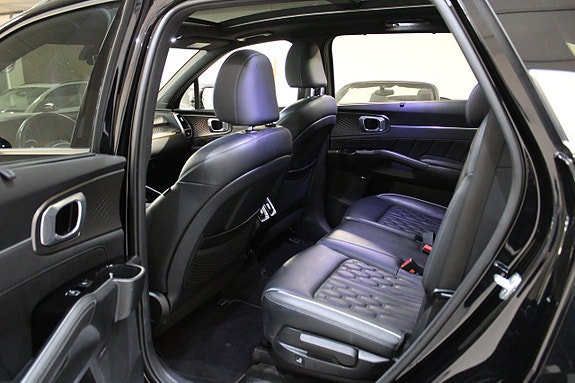 Kia Sorento 8 of 17