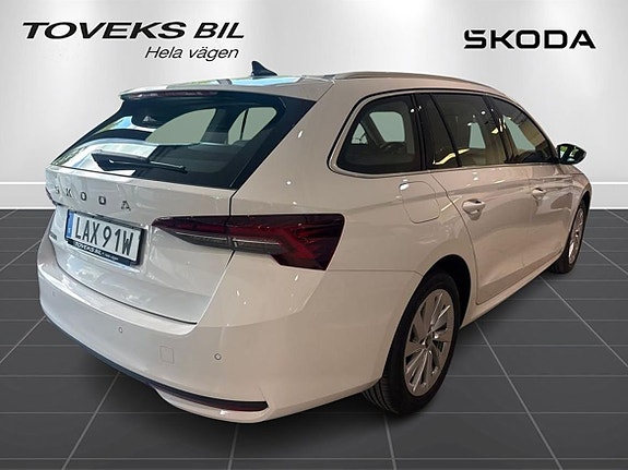 Skoda Octavia 2 of 5