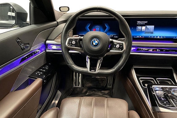 BMW i7 11 of 14