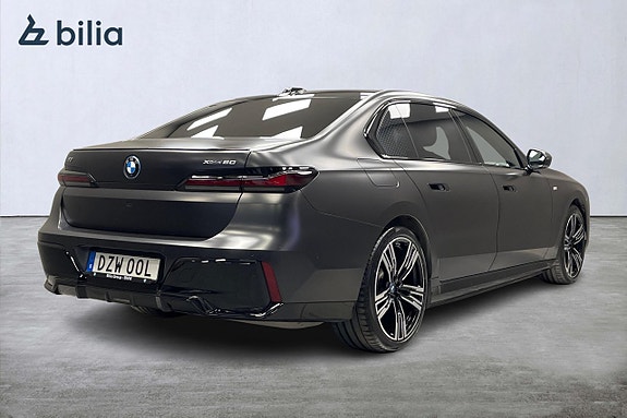 BMW i7 6 of 14
