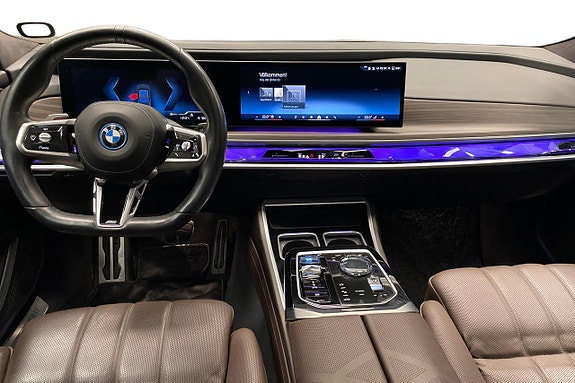 BMW i7 12 of 14