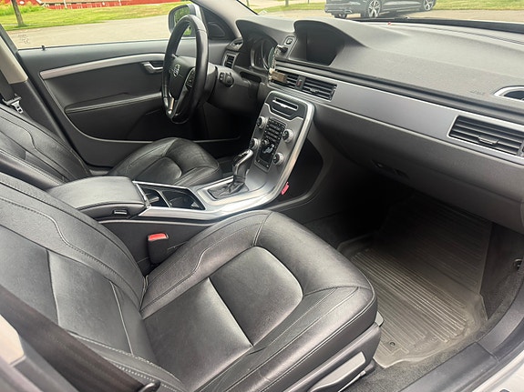 Volvo V70 7 of 10