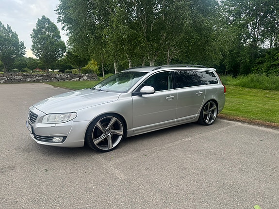 Volvo V70 2 of 10