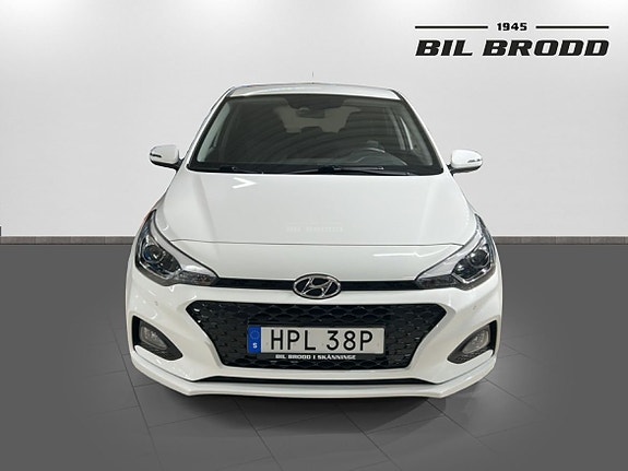 Hyundai i20 2 of 5