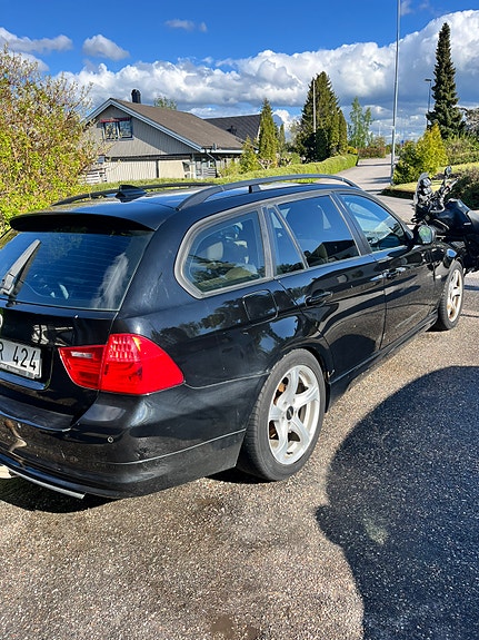 BMW 320d 2 of 12