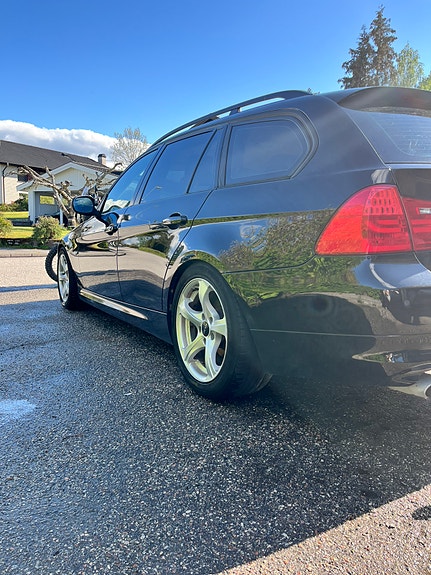 BMW 320d 4 of 12