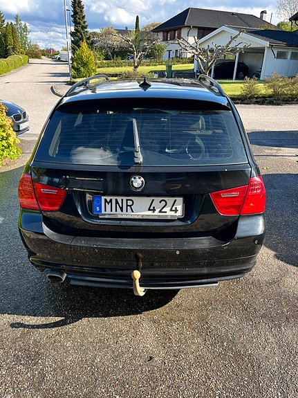 BMW 320d 3 of 12