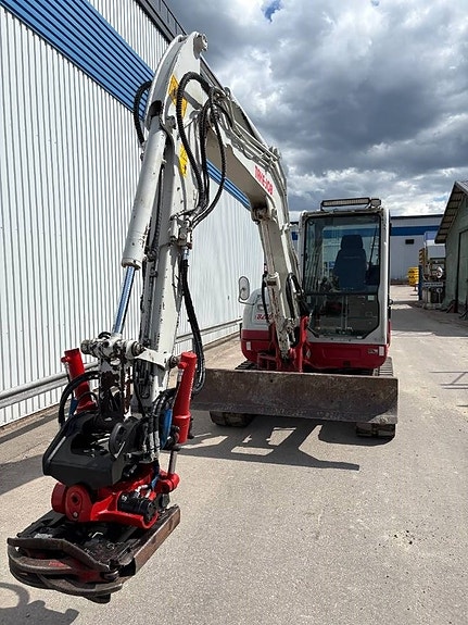 Takeuchi TB 260 3 of 5
