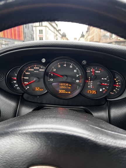 Porsche 911 Carrera 4 4 of 5