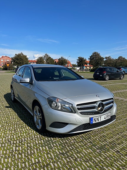 Mercedes-Benz A180 2 of 5