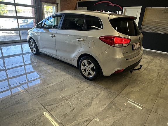 Kia Carens 4 of 19