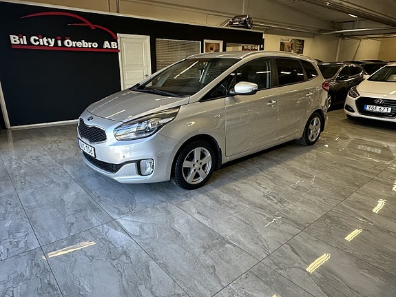 Kia Carens 3 of 19