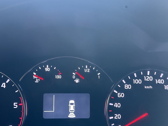 Kia Carens 8 of 19