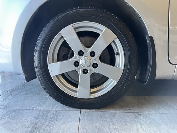 Kia Carens 6 of 19
