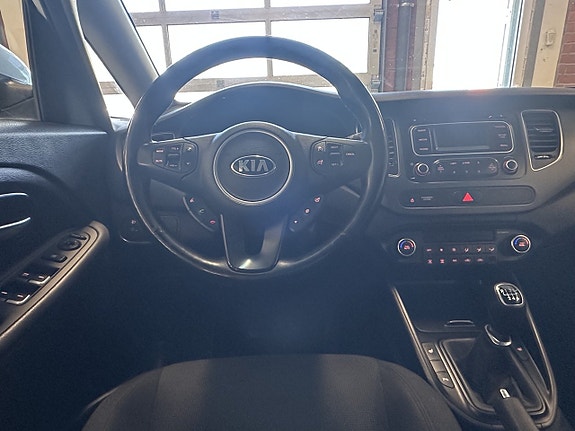 Kia Carens 7 of 19