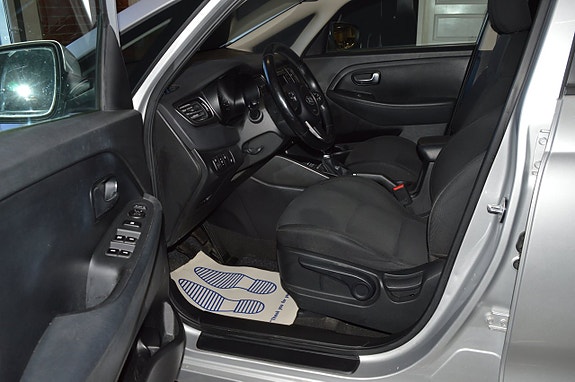Kia Carens 12 of 19