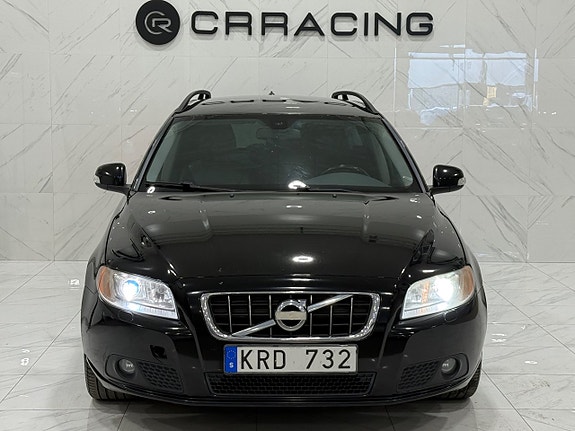 Volvo V70 2 of 15
