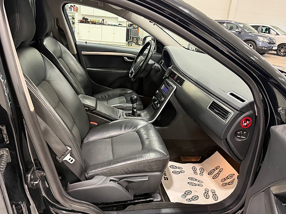 Volvo V70 11 of 15
