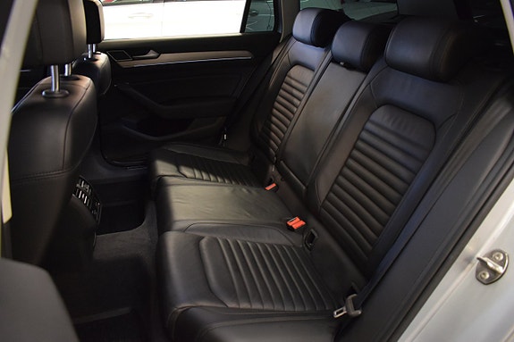 Volkswagen Passat Alltrack 9 of 21