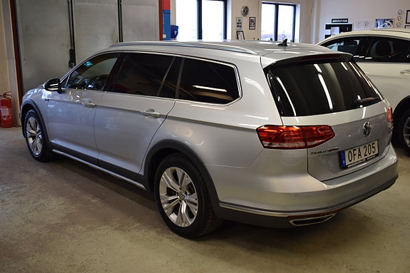 Volkswagen Passat Alltrack 4 of 5