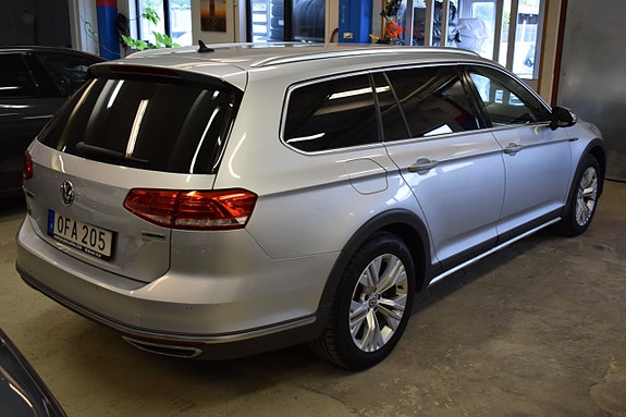 Volkswagen Passat Alltrack 5 of 5